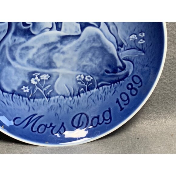 Bing & Grondahl Copenhagen Mothers Day Cow with Calf 1989 Plate 6" wide - Picture 4 of 10